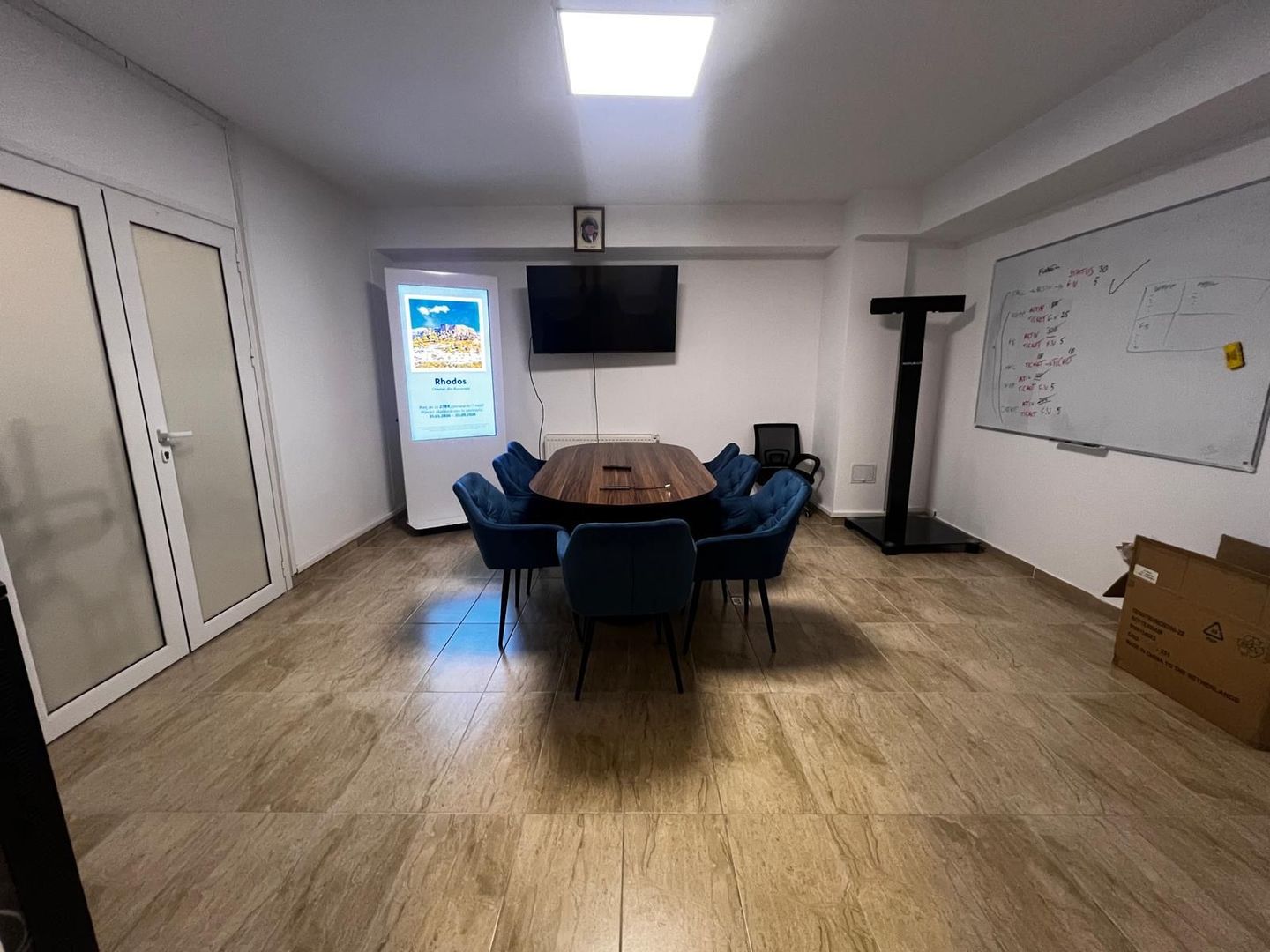 Clădire Boutique de Birouri | S+P+4E | Lift