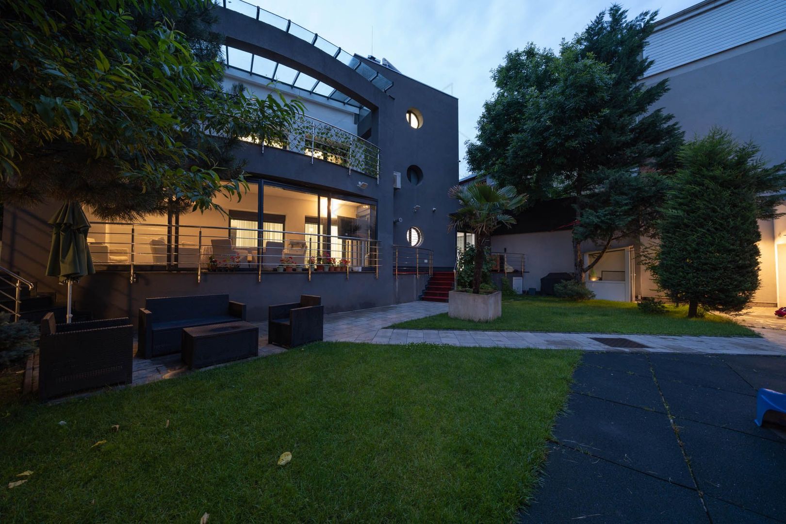 Villa Hellianthus | In the CENTER of the most wanted district of Bucharest