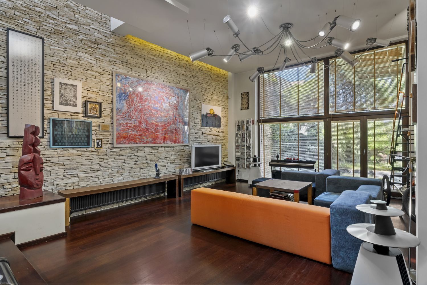 ARTSY LAKEFRONT VILLA | BANEASA