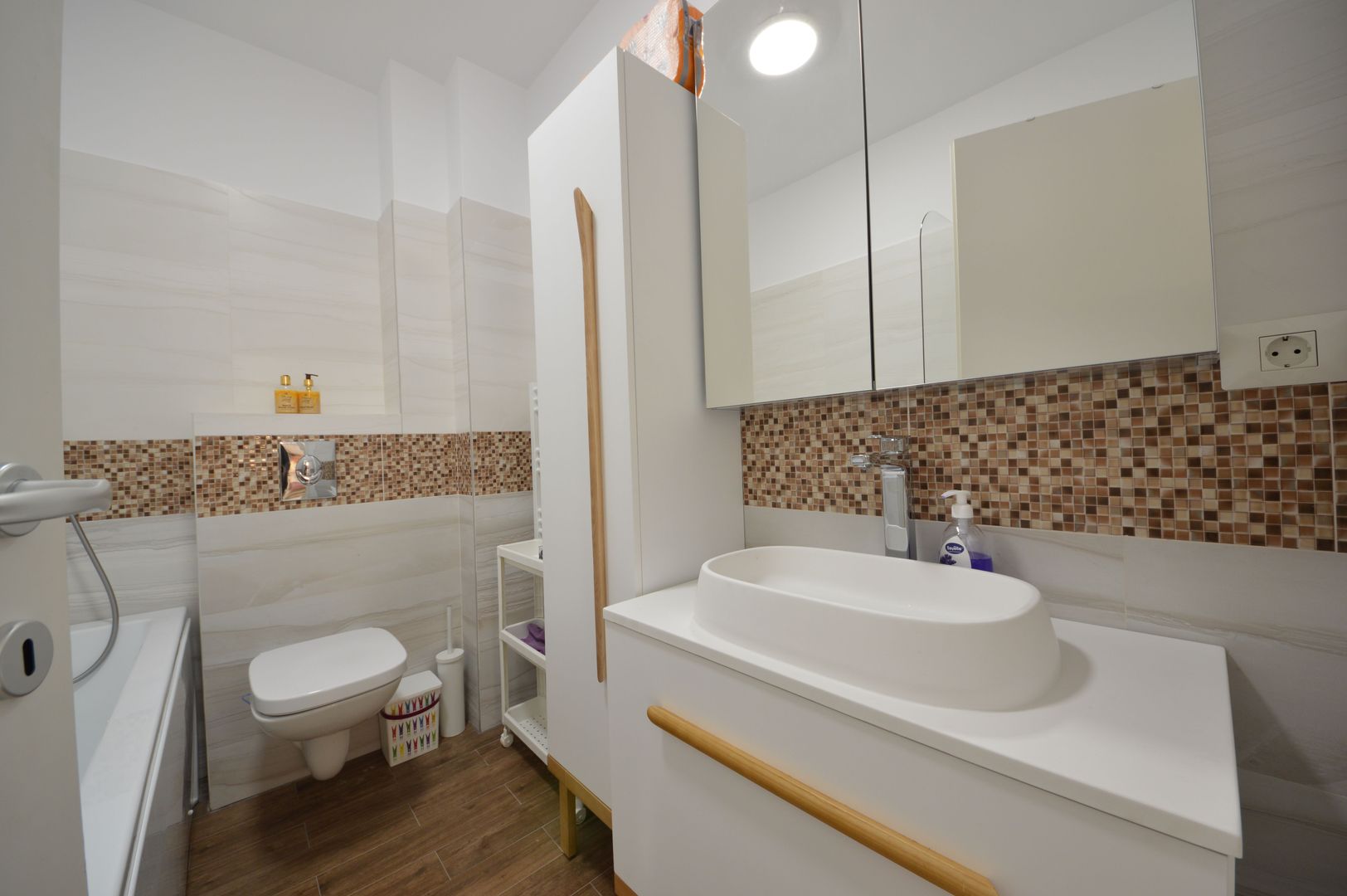 Ocazie! Apartament 3 camere cu curte| Zona Aviatiei| Ideal birouri sau cabinete