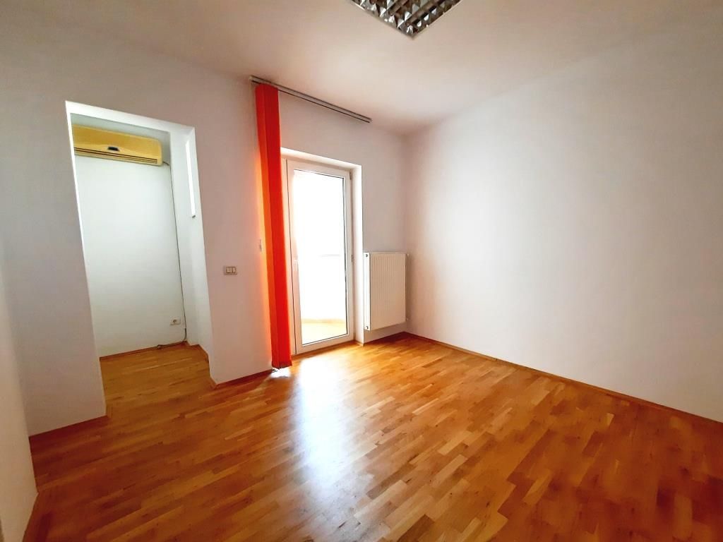 Stefan cel Mare Duplex 4 camere curte interioara Spatiu Birouri/Rezidential