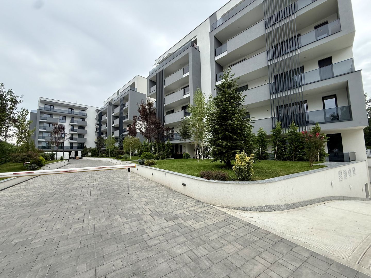 Apartament superb cu 4 camere si gradina privata – parter | 2 locuri de parcare