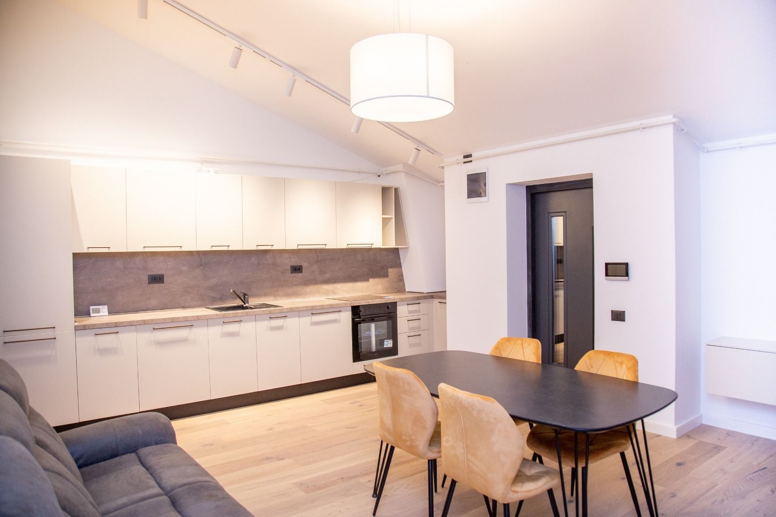 Apartament 3 camere Aviatiei | La 3 minute de metrou