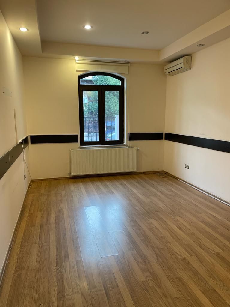 Piata Victoriei | Cladire de Birouri de vanzare