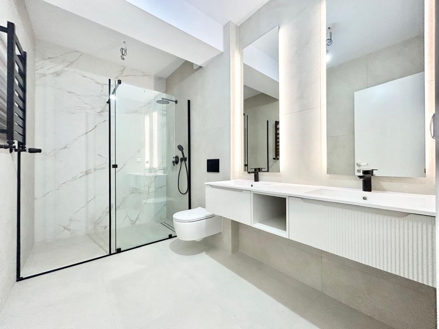 Apartament 4 camere de inchiriere zona Pipera .