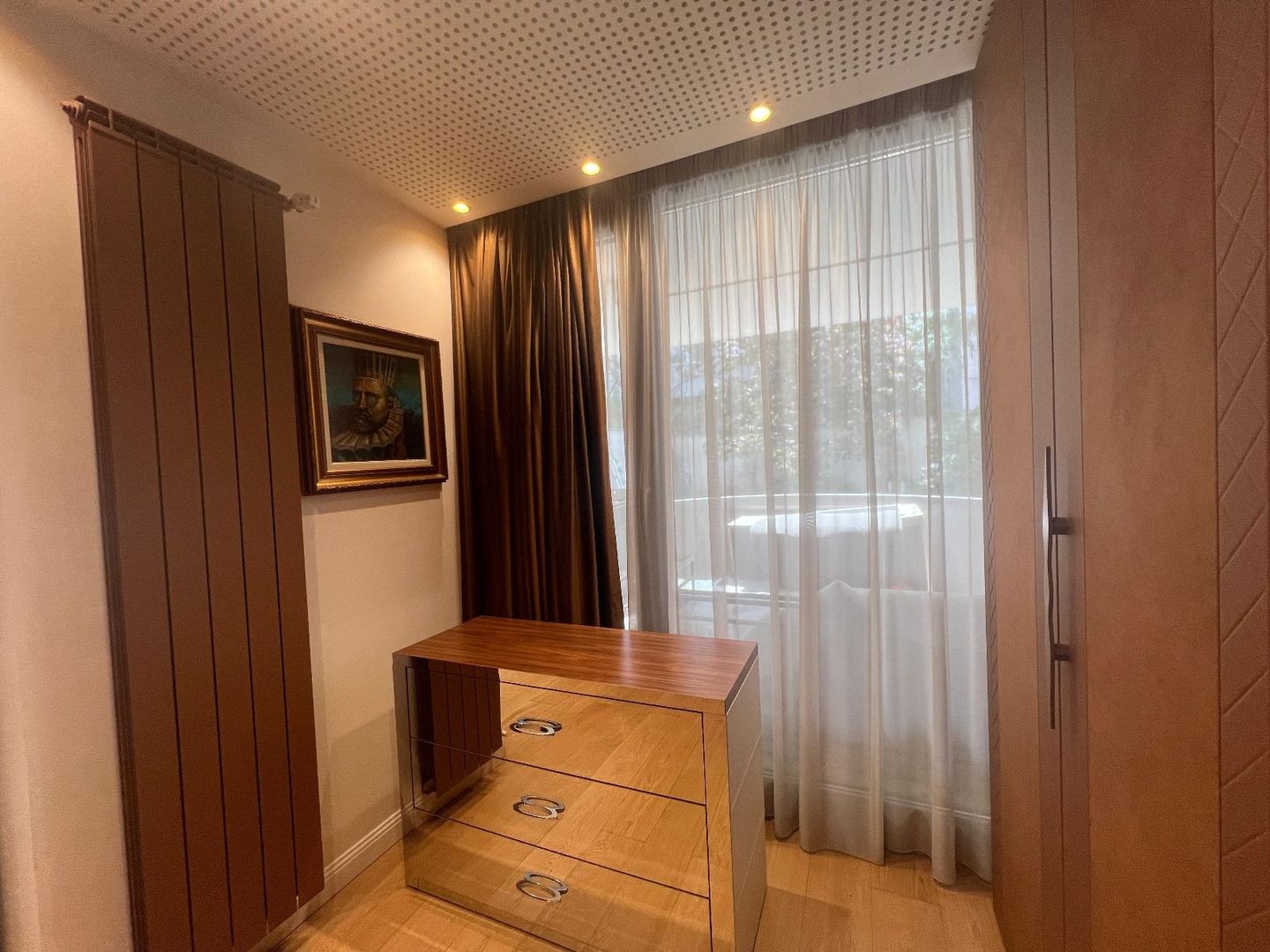 Vernescu Residence | 4 camere | Gradina și terasa | 2 locuri parcare