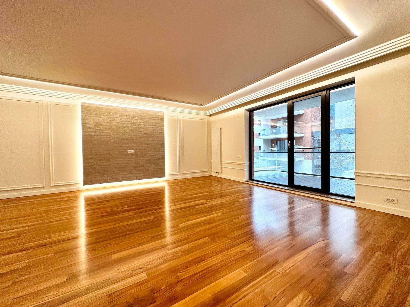 Washington Residence | Luxury 3 bedroom apartment for rent | Private garden