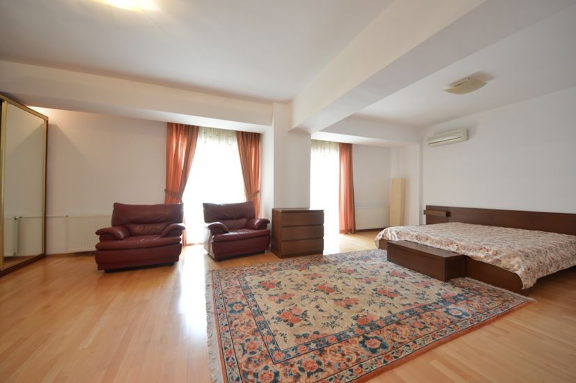 6 room House / Villa, Herastrau area