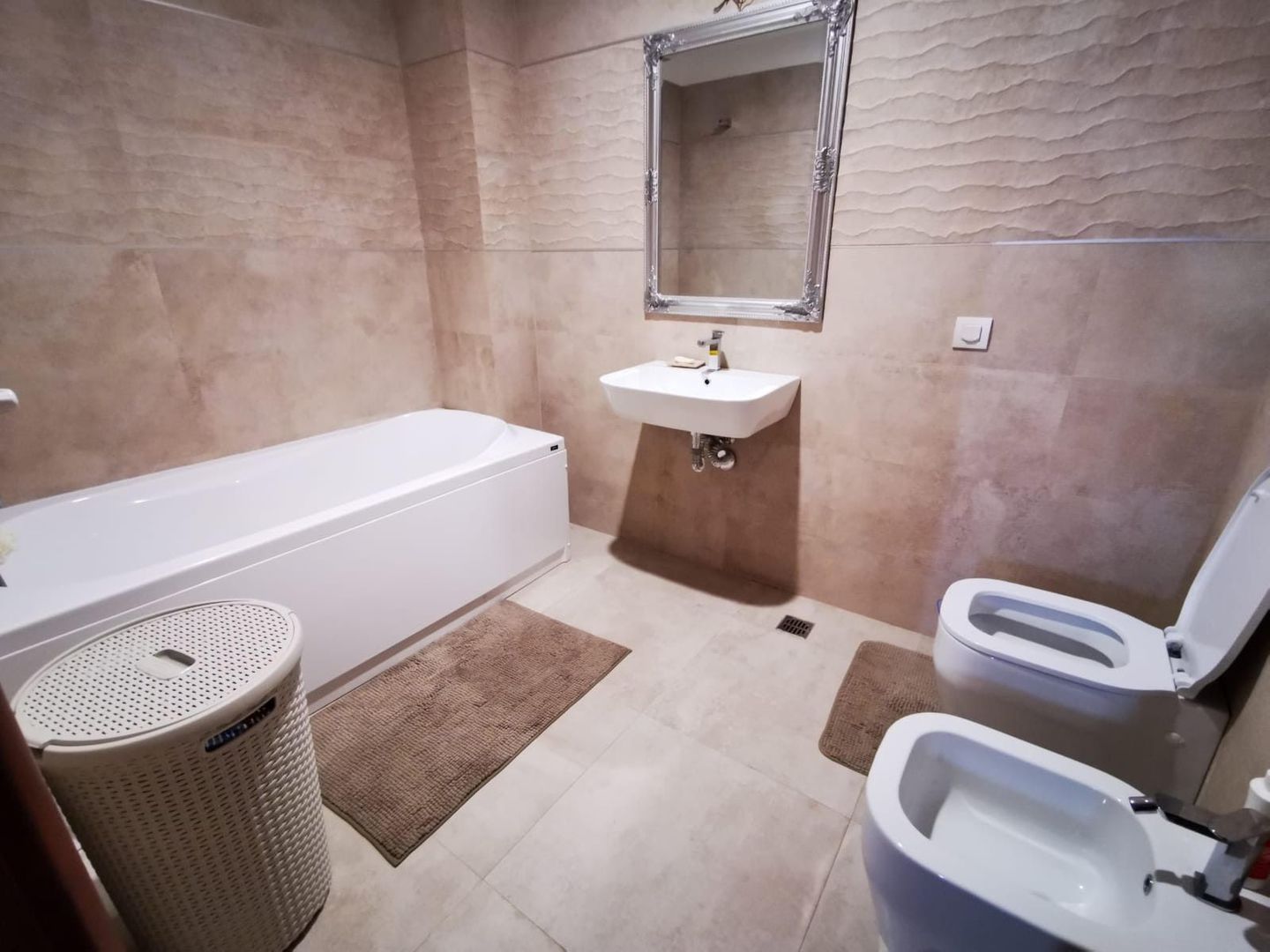 Apartament 3 camere Zona Herastrau | Loc parcare inclus