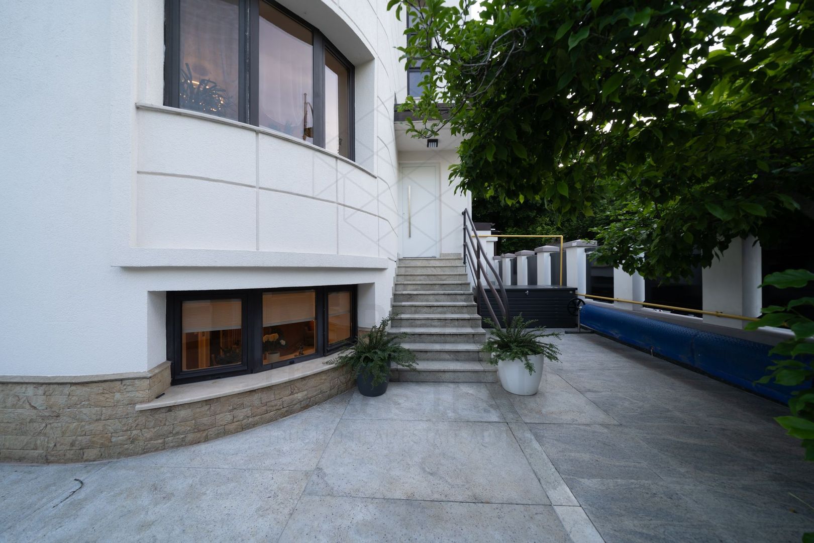 Reședință interbelică cu personalitate arhitecturală distinctă în zona Dorobanți