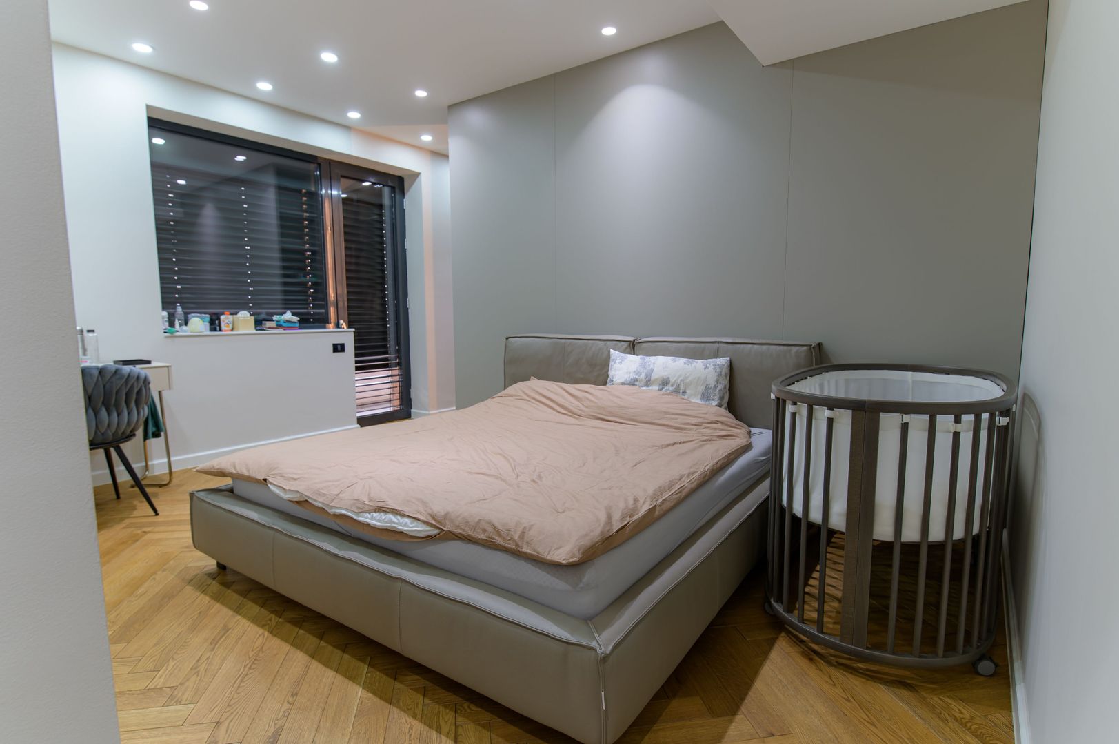 Apartament cu 4 camere de vânzare în zona Soseaua Nordului