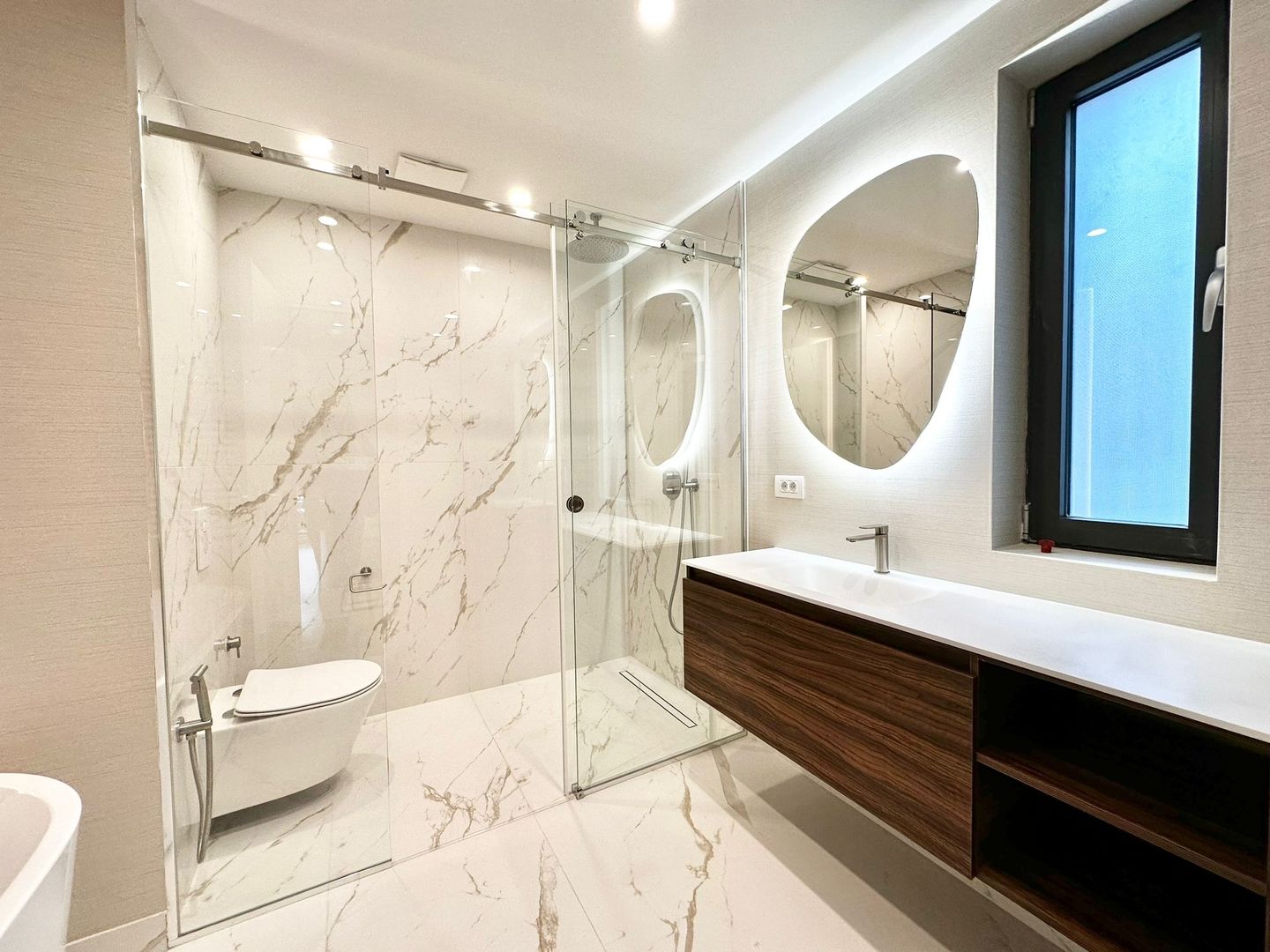 Washington Residence | Luxury 3 bedroom apartment for rent | Private garden