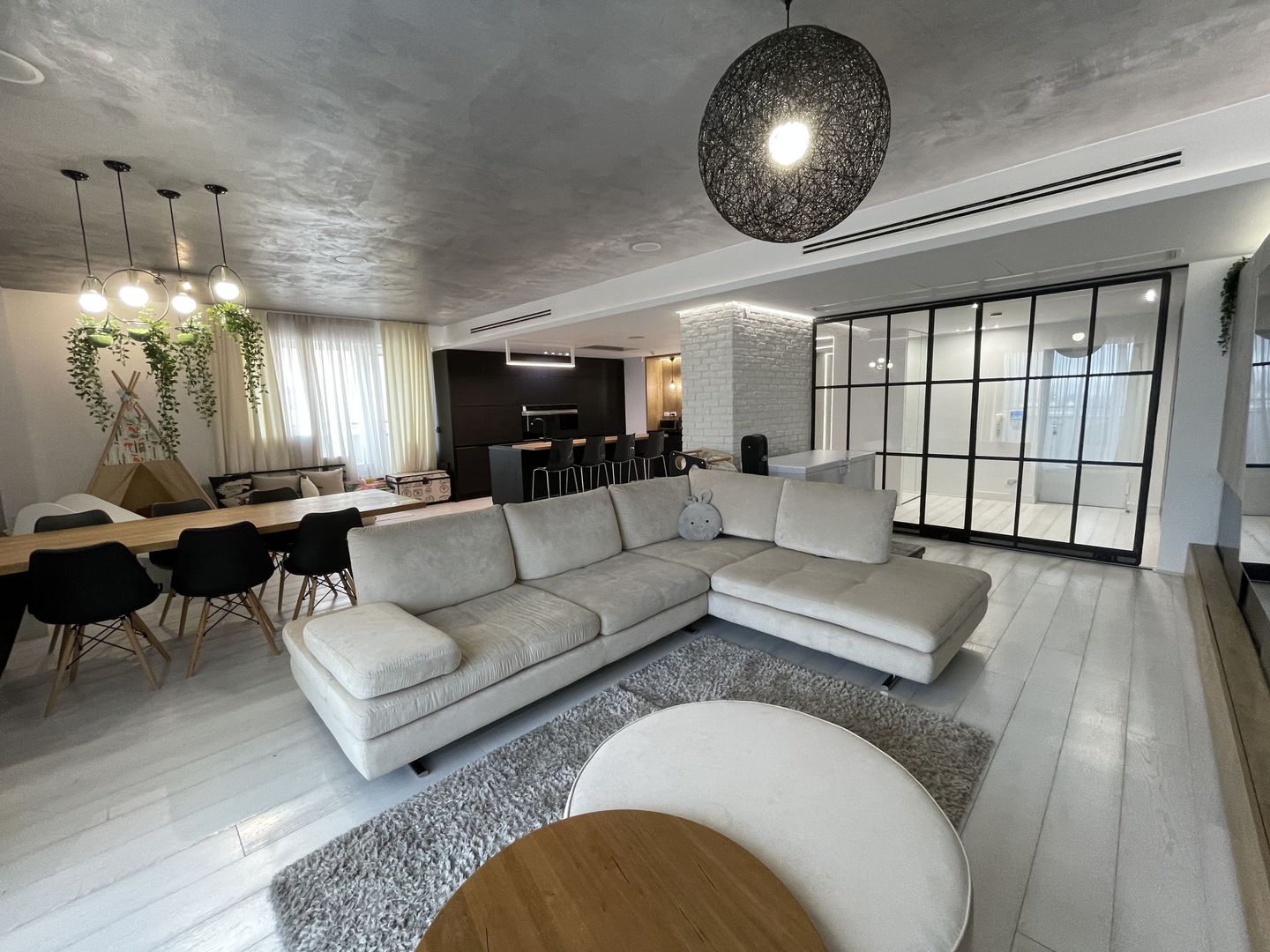 Stunning one-of-a-kind Penthouse with rooftop in Herastrau | Satul Francez