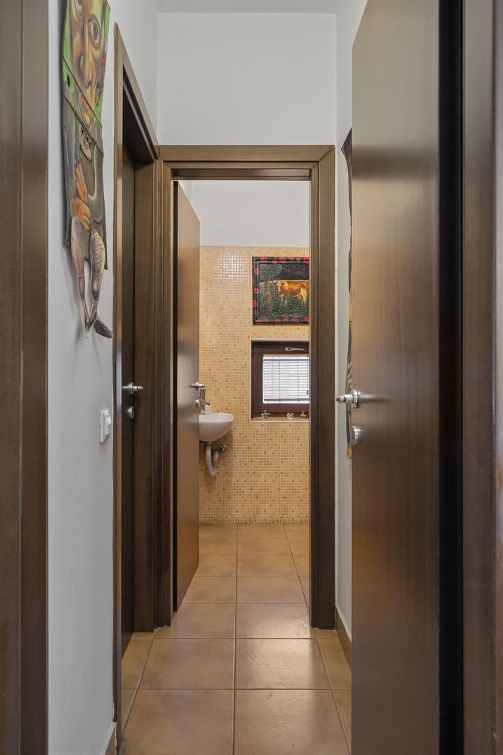 ARTSY LAKEFRONT VILLA | BANEASA