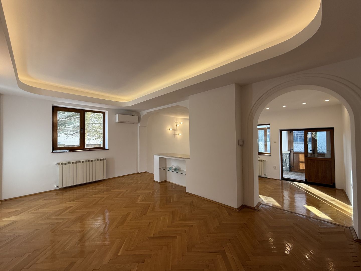 Vila spațioasă în Sisesti | 600 mp | 9 locuri de parcare | Teren 1500 mp